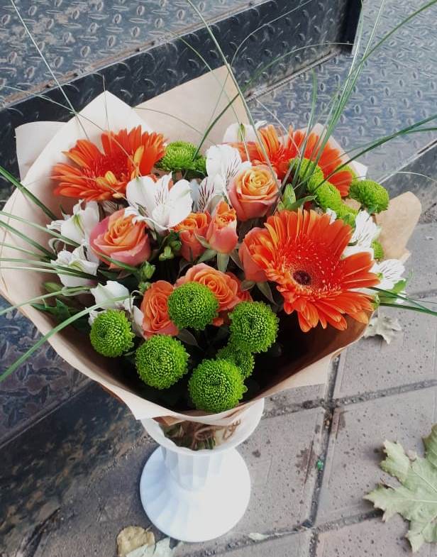 Букет цветов из: Герберы, Хризантемы, Альстромерии и Розы в Топках