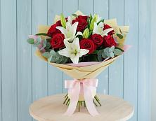 Букет цветов из:  Лилии и Розы в Топках