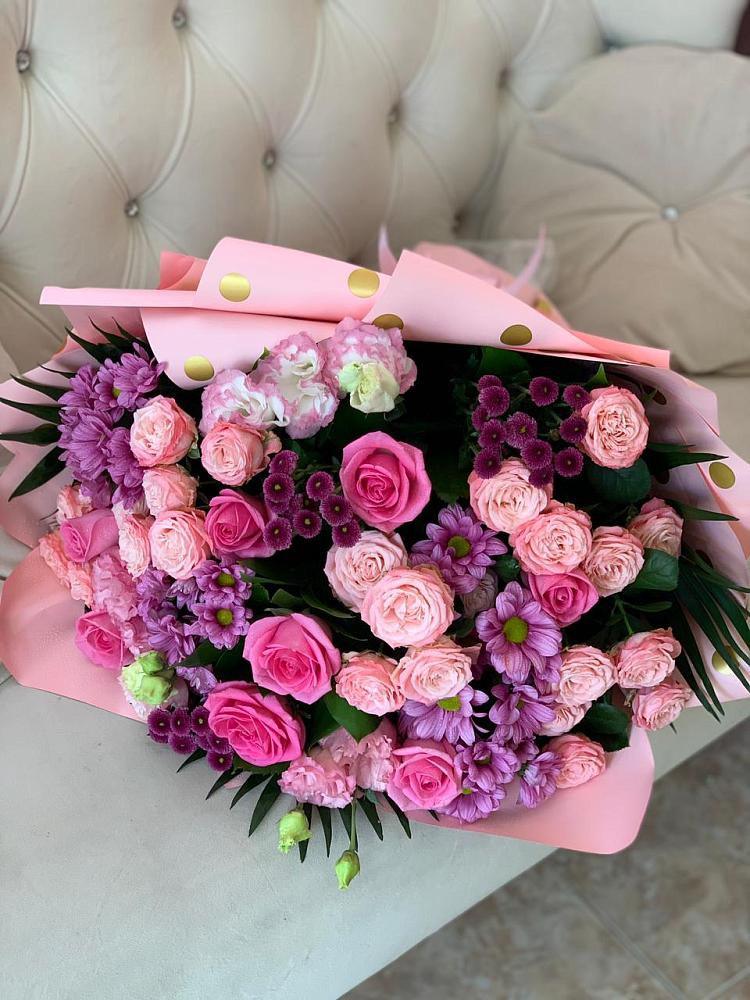 Букет цветов из: Хризантемы, Розы и Лизиантусы в Топках