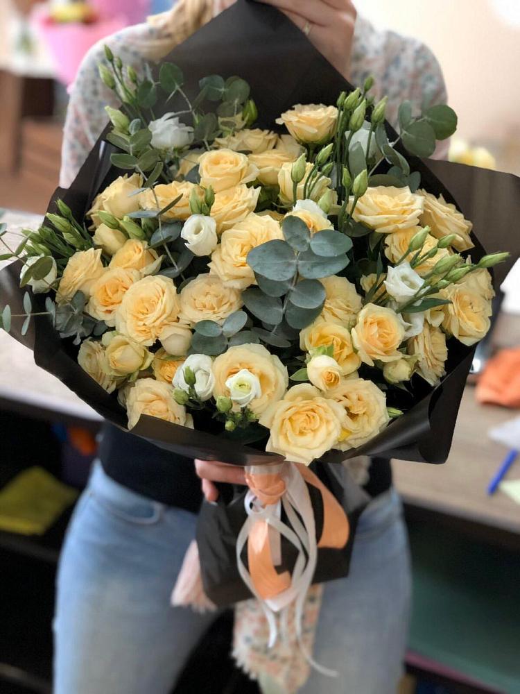 Букет цветов из: Розы и Лизиантусы в Топках