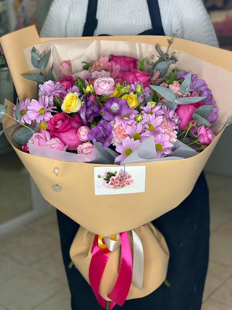 Букет цветов из: Хризантемы, Гвоздики и Альстромерии в Топках