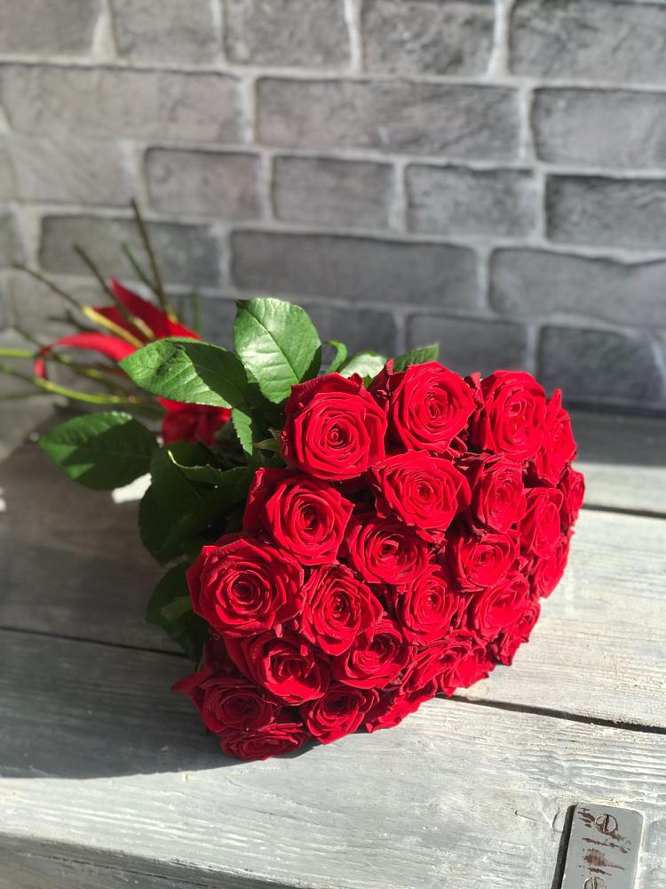 Букет Красные розы Фридом в Топках