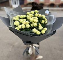 Букет Белые кустовые розы Солинеро в Топках