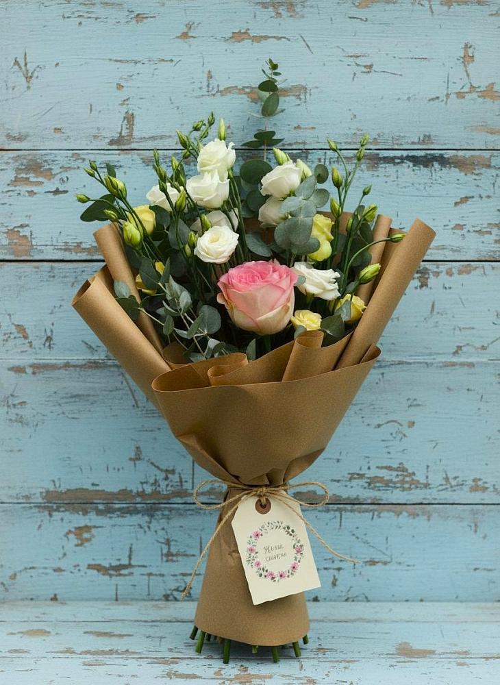 Букет цветов из: Розы и Лизиантусы в Топках