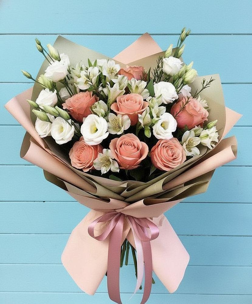 Букет цветов из: Розы, Альстромерии и Лизиантусы в Топках