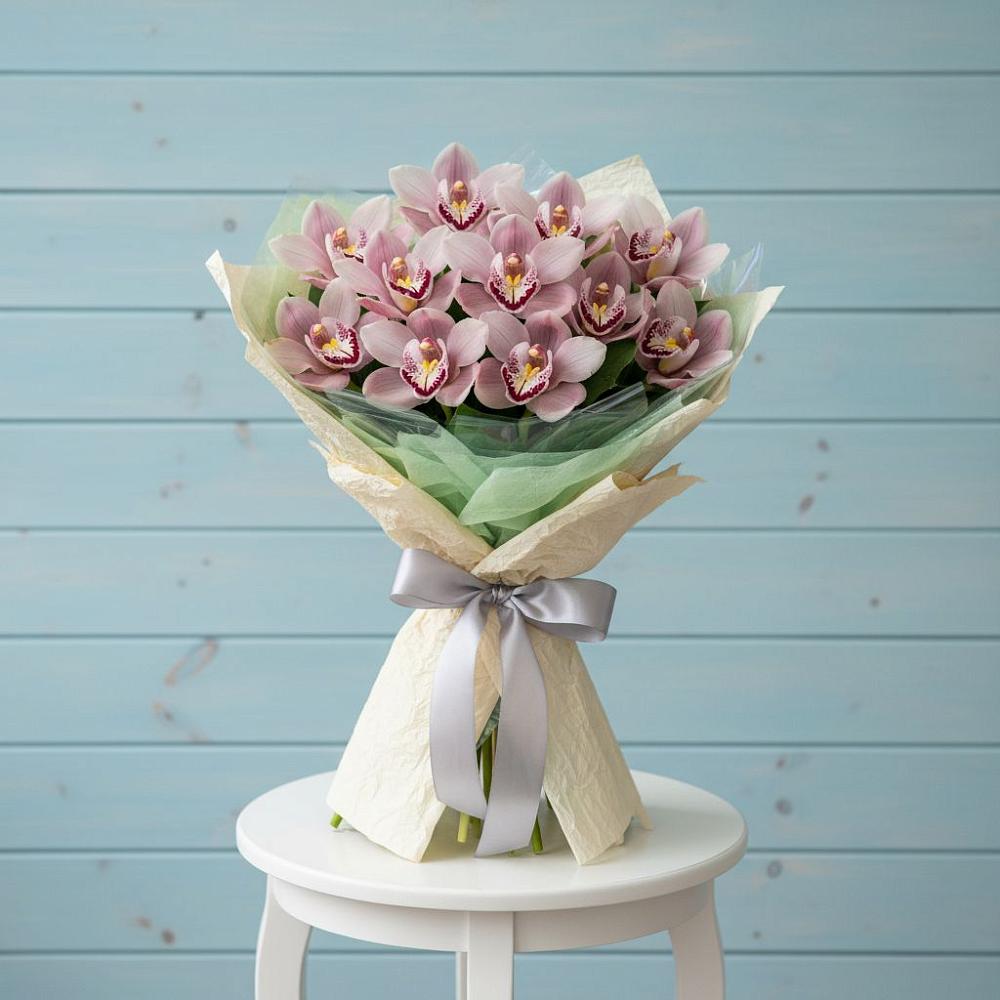 Букет цветов из: Орхидеи и Розы в Топках