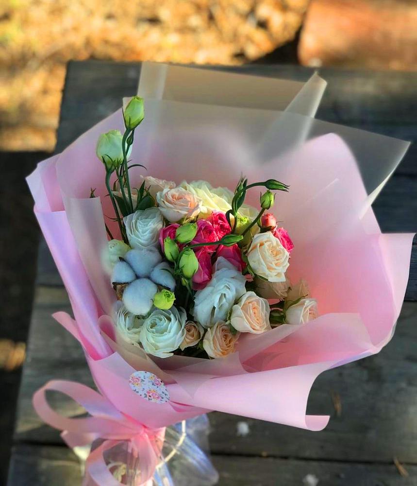 Букет цветов из: Розы и Лизиантусы в Топках