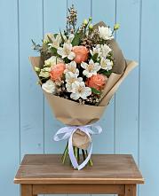 Букет цветов из:  Альстромерии, Лизиантусы, Розы и Хризантемы в Топках