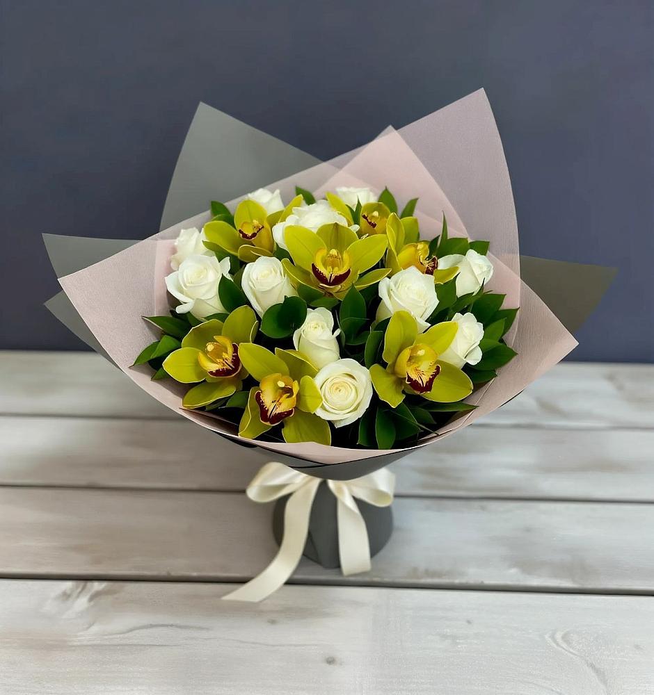 Букет цветов из: Орхидеи и Розы в Топках