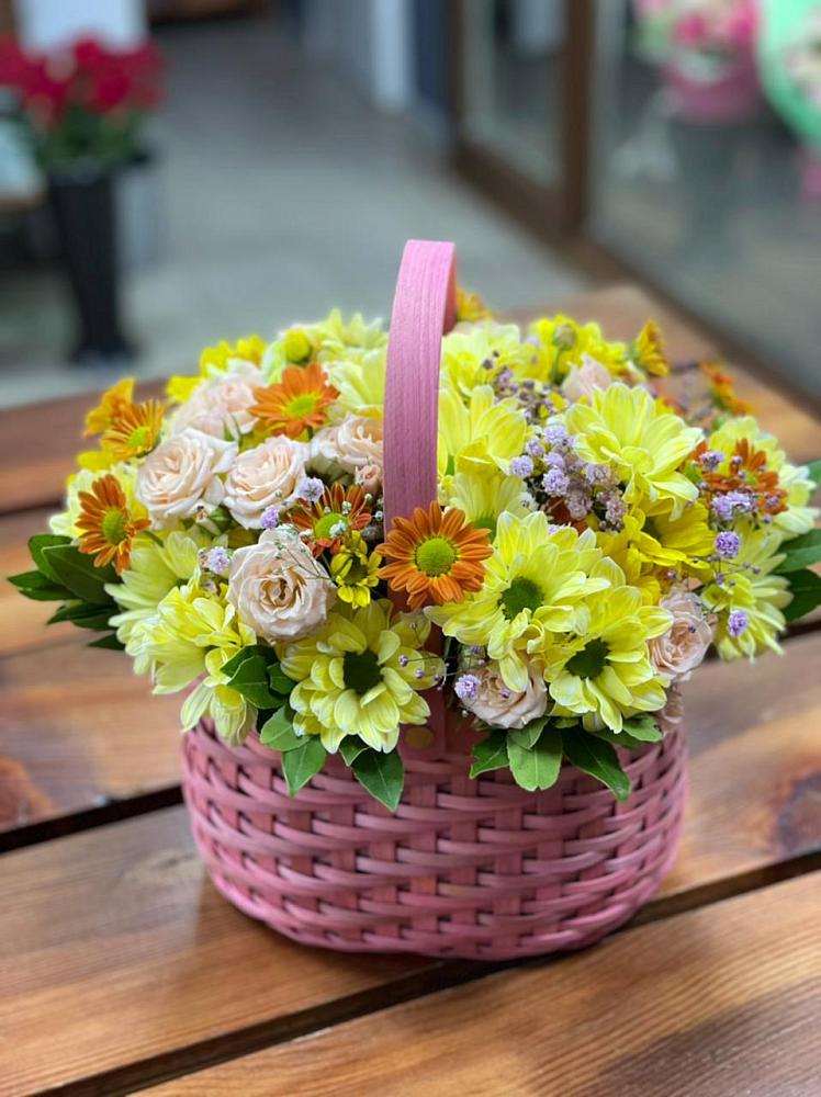 Цветочная композиция из Хризантемы и Розы в корзине в Топках