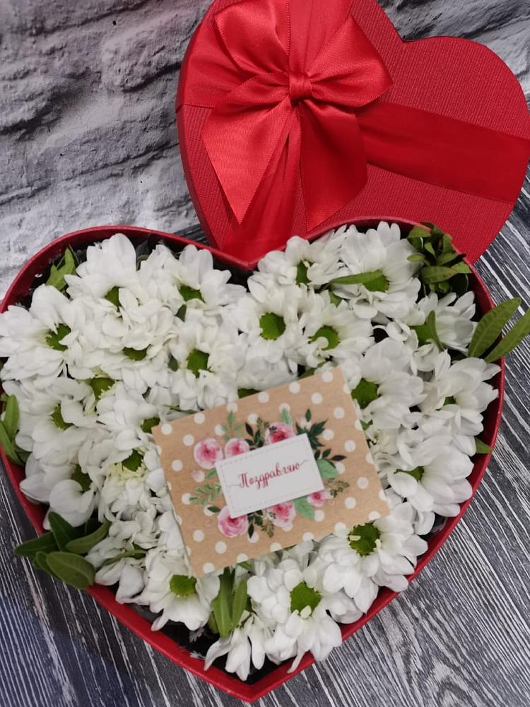 Цветочная композиция из Хризантемы в виде сердца в Топках