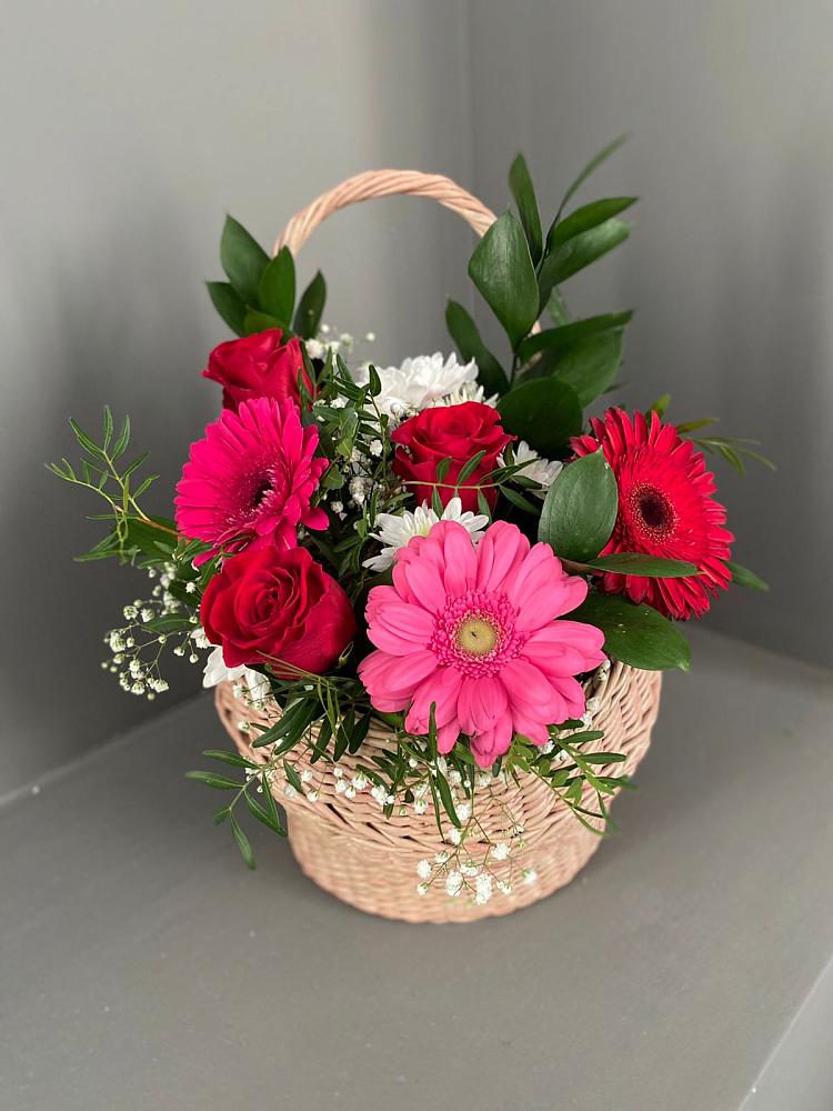 Цветочная композиция из Розы, Хризантемы и Герберы в корзине в Топках