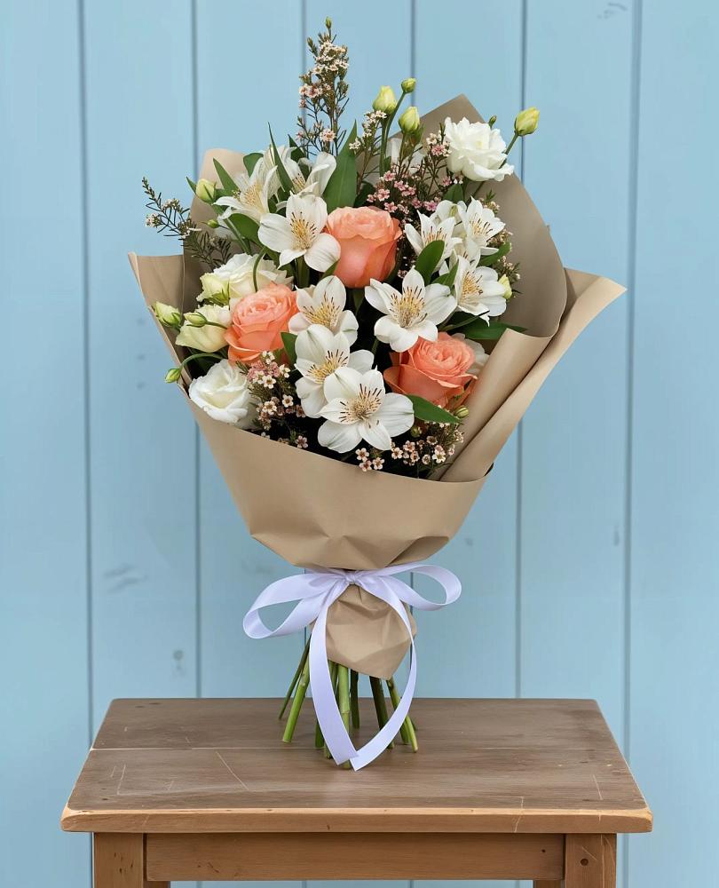 Букет цветов из: Альстромерии, Лизиантусы, Розы и Хризантемы в Топках