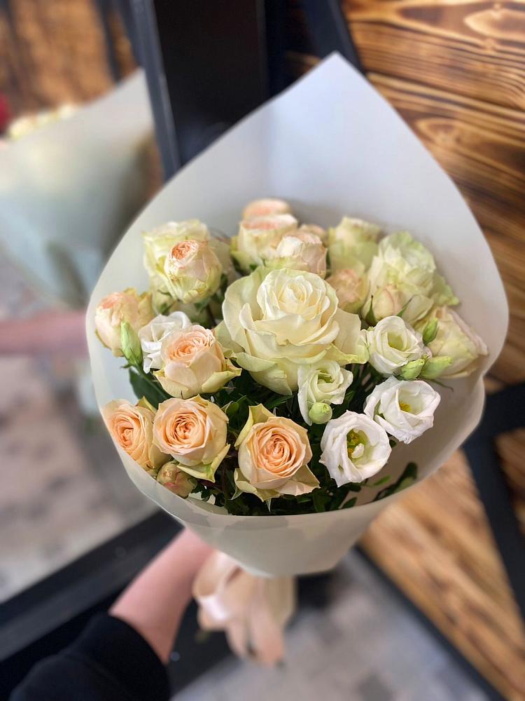 Букет цветов из: Розы и Лизиантусы в Топках